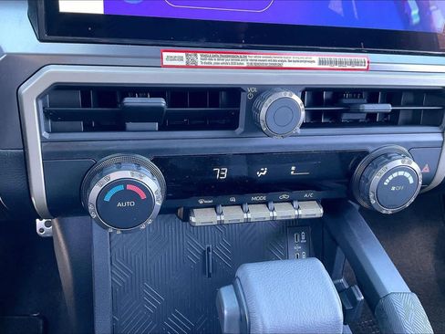 Used 2025 Toyota Tacoma TRD Sport image 31