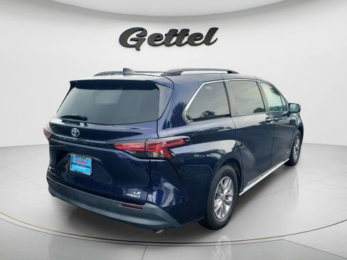 Used 2021 Toyota Sienna LE w/ LE Plus Package AWD/4WD image 5