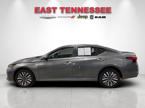 Used 2025 Nissan Altima 2.5 SV AWD/4WD image 6