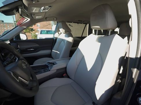 Certified 2024 Toyota Grand Highlander Limited image 10