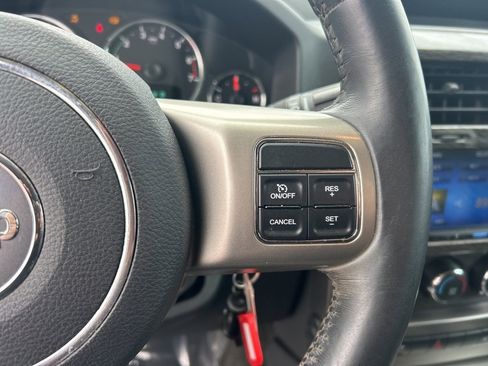 Used 2012 Jeep Liberty Limited Jet image 8