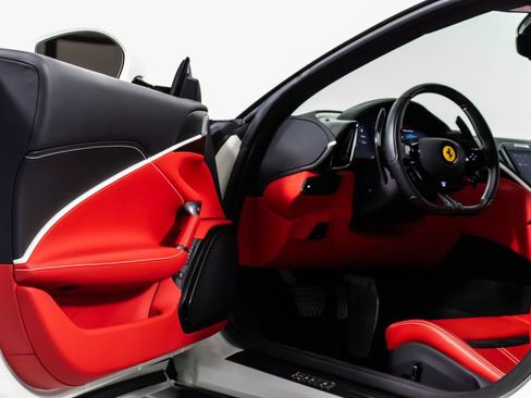 Certified 2022 Ferrari Roma image 33