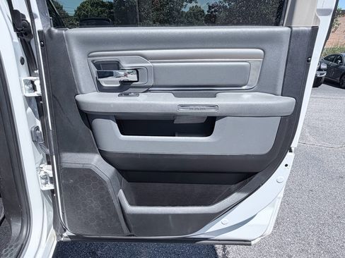 Used 2019 RAM 1500 Classic SLT AWD/4WD image 30