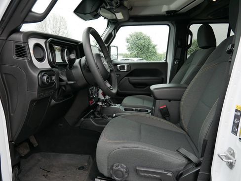 Used 2025 Jeep Wrangler Unlimited Sport AWD/4WD image 9