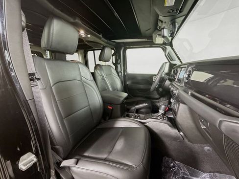 Used 2023 Jeep Wrangler Altitude image 30