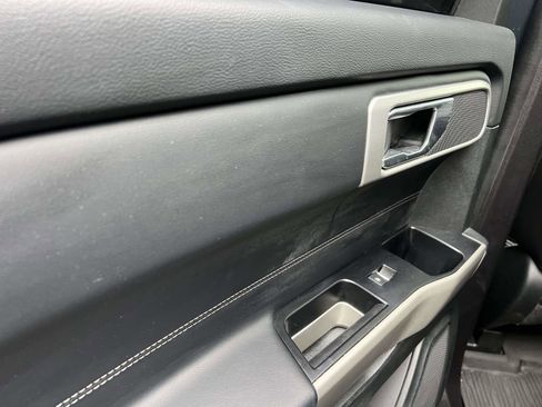 Used 2022 Ford Explorer XLT w/ Equipment Group 202A image 11