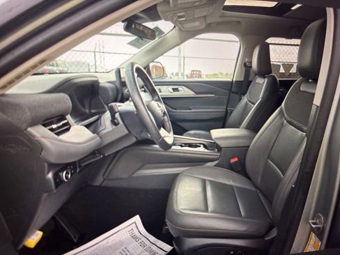 Used 2025 Ford Explorer Active w/ Active Comfort Package AWD/4WD image 6