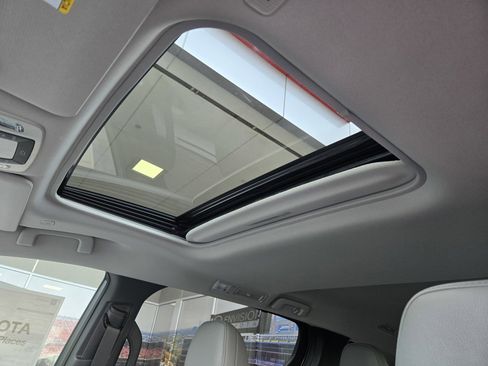 New 2026 Toyota Sienna XLE image 12