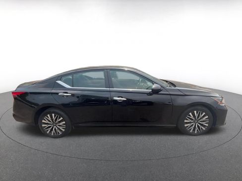 Used 2025 Nissan Altima 2.5 SV FWD image 16