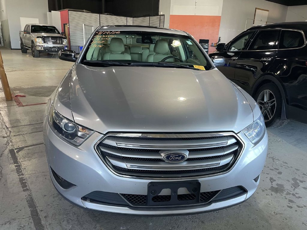 Used 2019 Ford Taurus Limited FWD image 2