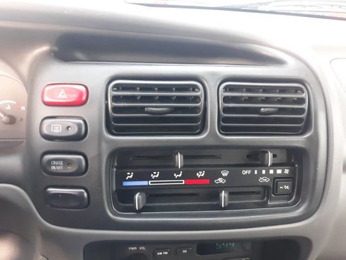 Used 2003 Chevrolet Tracker LT image 19