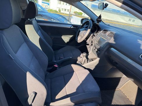 Used 2011 Volkswagen Golf 2-Door image 8