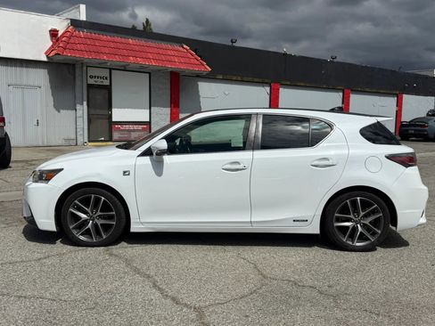 Used 2015 Lexus CT 200h w/ Navigation Package FWD image 4