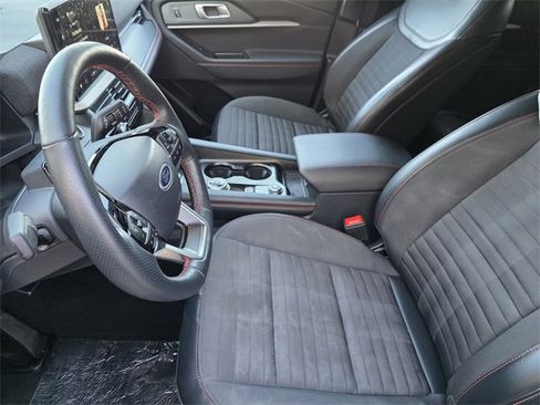 Used 2025 Ford Explorer ST-Line w/ ST-Line Street Pack image 11