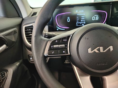 Used 2024 Kia Seltos LX AWD/4WD image 16