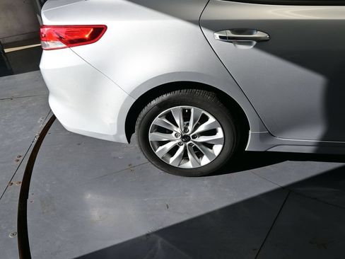 Used 2017 Kia Optima EX w/ Premium Package FWD image 18