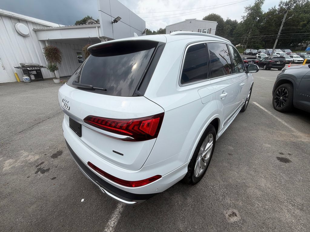 Used 2023 Audi Q7 3.0T Premium w/ Convenience Package AWD/4WD image 5