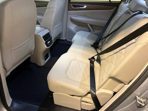 Certified 2025 Volkswagen Atlas SE FWD image 16