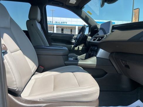 Used 2023 Chevrolet Suburban Z71 w/ Luxury Package image 34