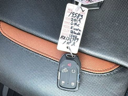 Used 2019 GMC Sierra 1500 AT4 w/ AT4 Premium Package image 30