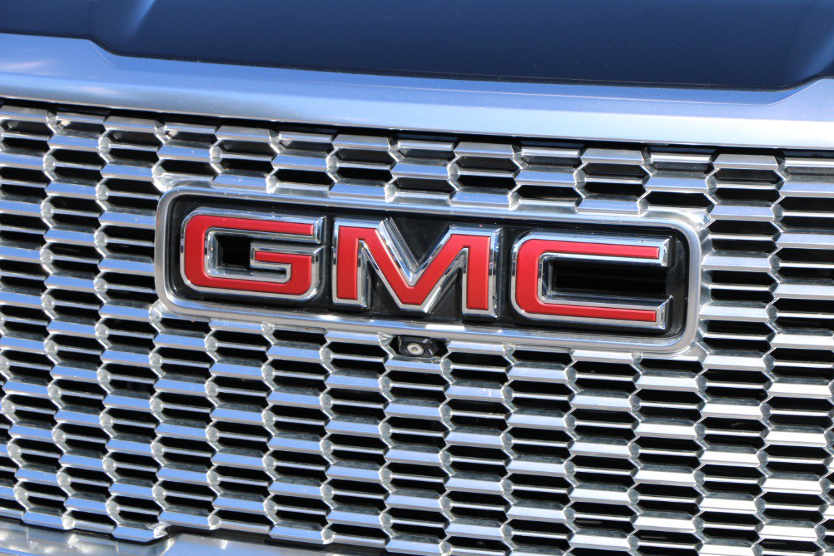 Used 2021 GMC Yukon XL Denali w/ Denali Premium Package AWD/4WD image 12
