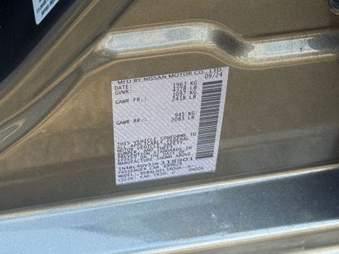 Used 2025 Nissan Altima 2.5 SV FWD image 29