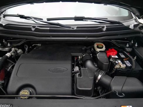 Used 2017 Ford Explorer XLT w/ Equipment Group 202A AWD/4WD image 17