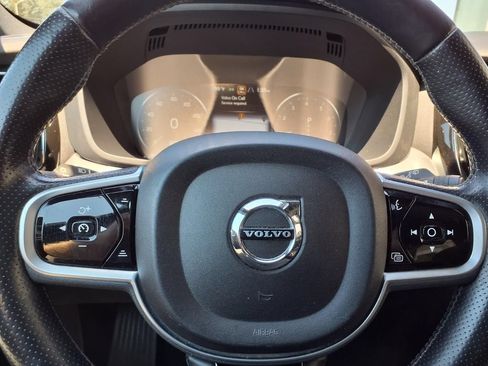 Used 2019 Volvo XC60 T5 Momentum w/ Multimedia Package AWD/4WD image 21