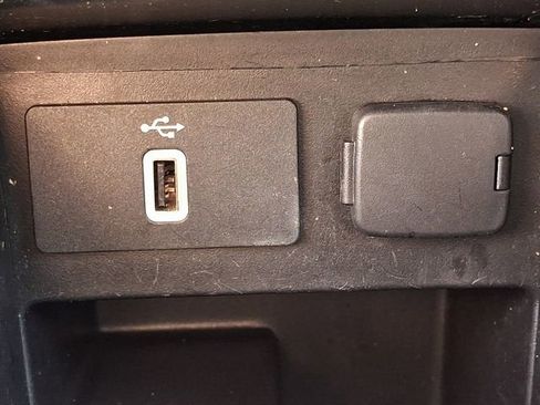 Used 2017 Ford Explorer XLT w/ Equipment Group 202A image 26