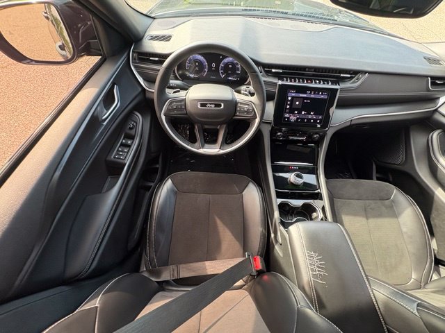 Used 2023 Jeep Grand Cherokee L Laredo AWD/4WD image 23