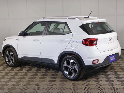 Certified 2024 Hyundai Venue SEL FWD image 8