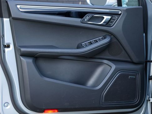 Certified 2025 Porsche Macan image 22