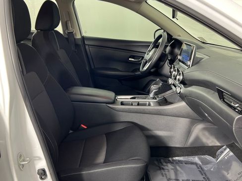 Used 2023 Nissan Sentra SV image 9