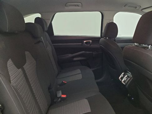 Used 2022 Kia Sorento LX image 19