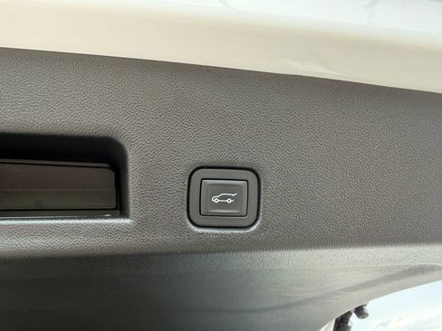 Used 2026 GMC Acadia Elevation w/ Elevation Premium Package AWD/4WD image 8