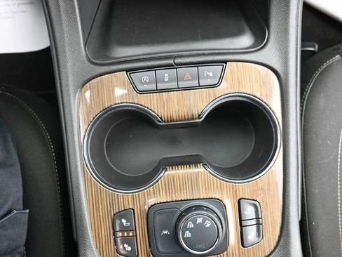 Used 2023 GMC Acadia SLE w/ Driver Convenience Package image 28