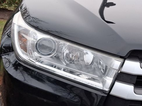 Used 2019 Toyota Highlander XLE image 9