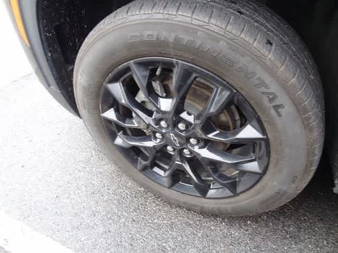 Used 2024 Chevrolet Traverse LT w/ Midnight/Sport Edition FWD image 17