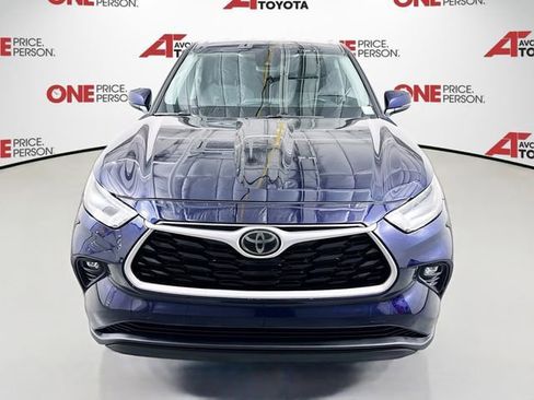 Used 2021 Toyota Highlander LE FWD image 2
