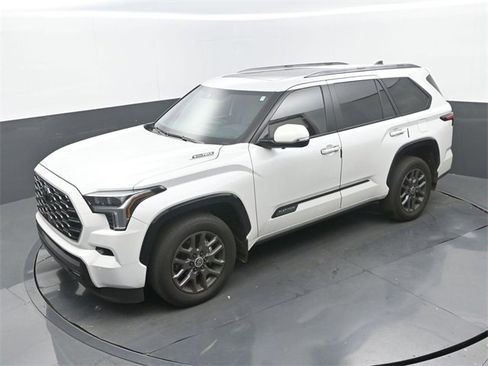 Used 2024 Toyota Sequoia Platinum image 16