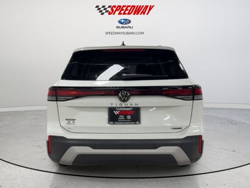 New 2026 Volkswagen Tiguan SE image 9