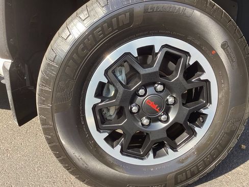 Used 2025 Toyota 4Runner SR5 AWD/4WD image 5