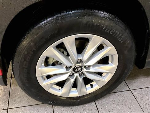 Used 2024 Toyota Corolla Cross LE image 7