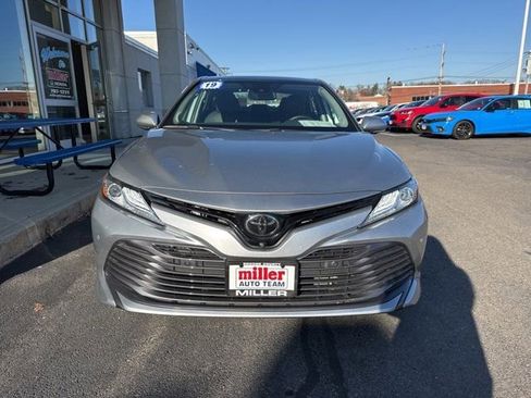 Used 2019 Toyota Camry XLE image 2