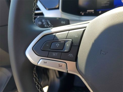 Used 2025 Volkswagen Taos SE w/ Panoramic Sunroof Package image 26