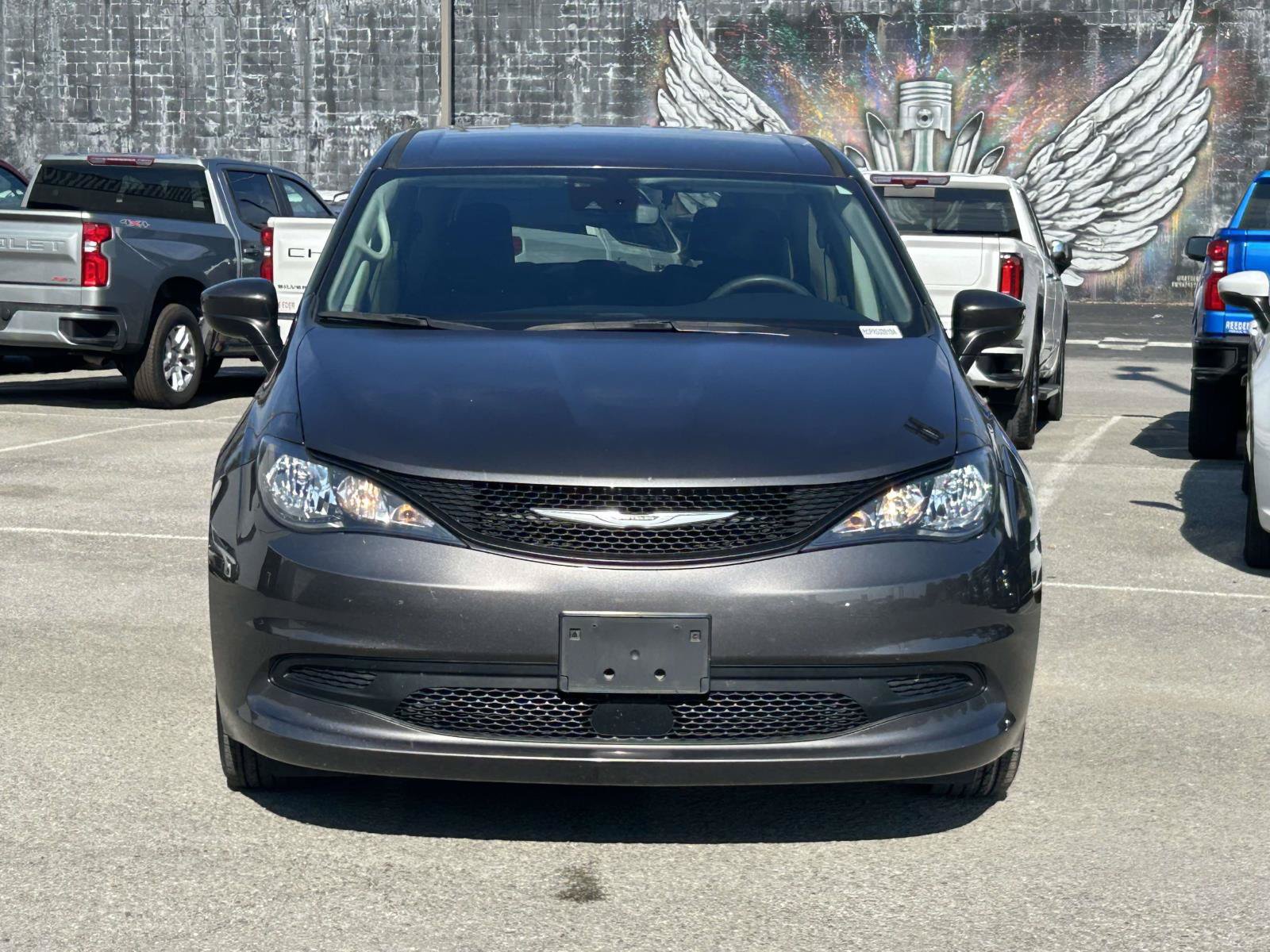 Used 2023 Chrysler Voyager LX FWD image 2