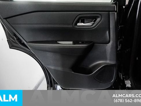 Used 2026 Nissan Rogue SL FWD image 51