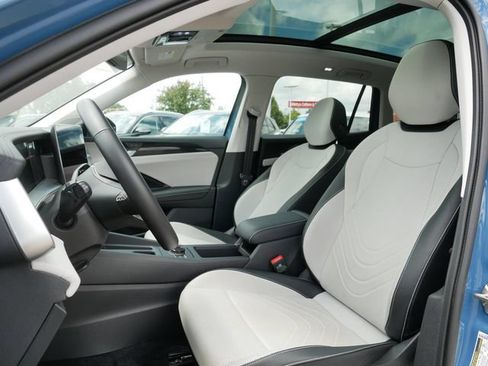 Certified 2025 Volkswagen Tiguan SE AWD/4WD image 15