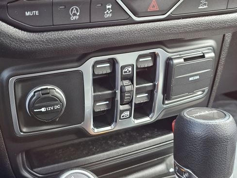 New 2026 Jeep Gladiator Sport image 13