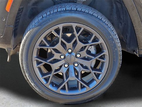 Used 2023 Jeep Grand Cherokee L Summit image 12